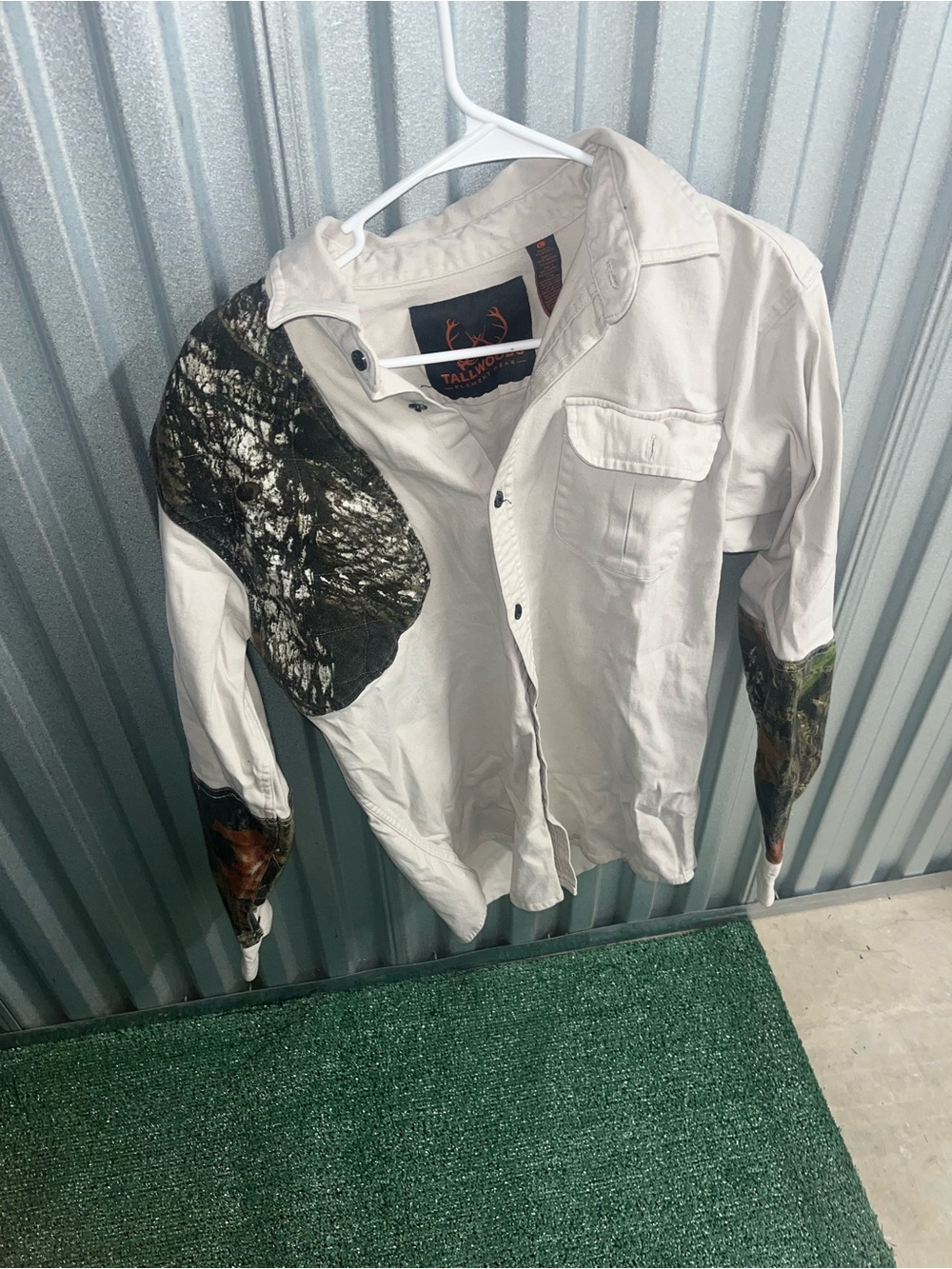 Tallwoods element wear , Men's Beige Long-Sleeve Shirt with Camouflage Accents L